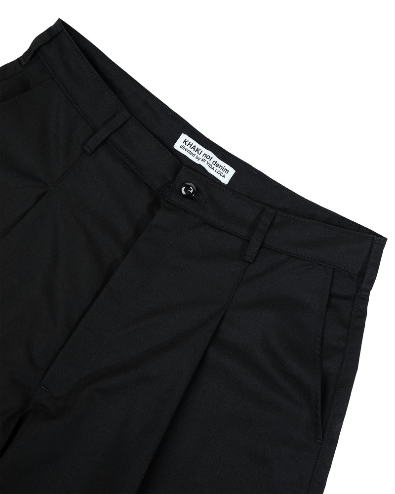 WIDE PLEATED SHORTS